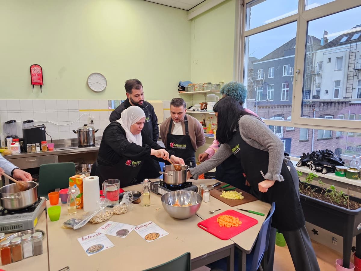 Workshop koken met deelnemers